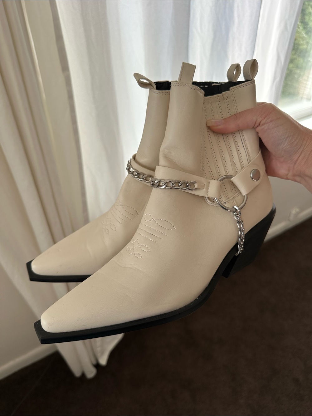 Bellini Ellison Ivory Western Harness Cowboy Ankle Boots Size 8